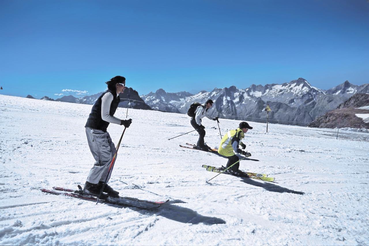 Hotel Les 2 Alpes L'Oree Des Pistes Les Deux Alpes Bagian luar foto